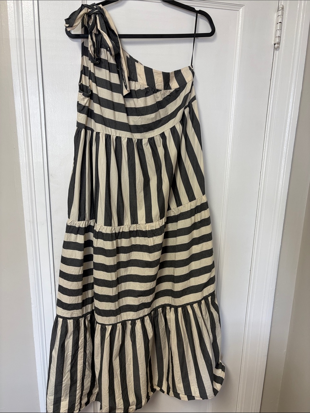 Asymmetrical One-Shoulder Maxi Skirt in Black and Cream